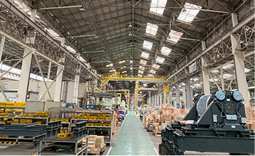 ホイストクレーンに干渉する照明の嵩上げ工事